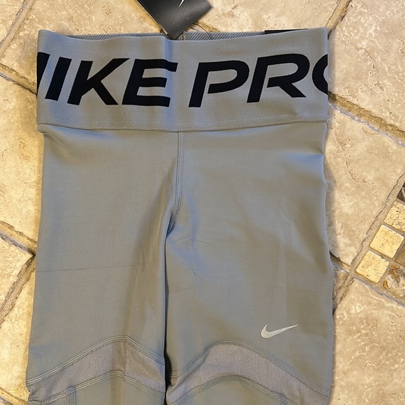 Nike Pro Leggings - Picture 3 of 5
